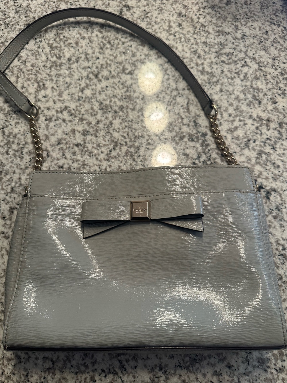 kate spade gray patent leather bow crossbody with chain strap - Picture 1 of 5